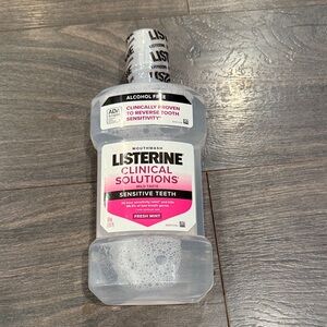 NWT Listerine Clinical Solutions Mouthwash 9:6